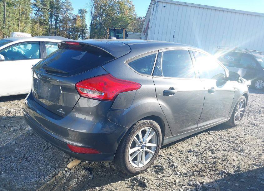 Photo 4 of 2015 Ford Focus SE (VIN 1FADP3K23FL252352)