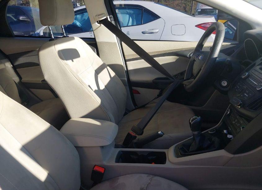 Photo 5 of 2015 Ford Focus SE (VIN 1FADP3K23FL252352)