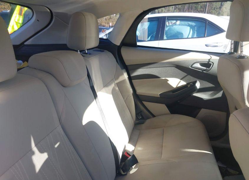 Photo 8 of 2015 Ford Focus SE (VIN 1FADP3K23FL252352)