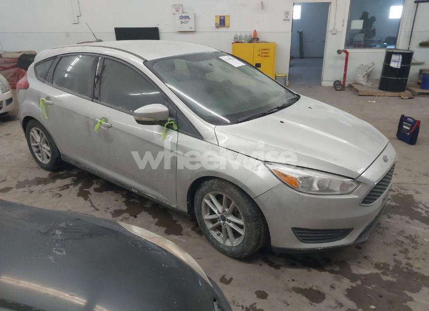 2015 Ford Focus SE (VIN 1FADP3K23FL269264) main photo