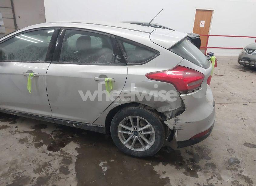 Photo 12 of 2015 Ford Focus SE (VIN 1FADP3K23FL269264)
