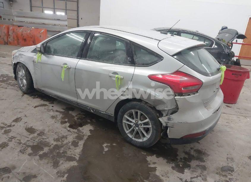 Photo 3 of 2015 Ford Focus SE (VIN 1FADP3K23FL269264)