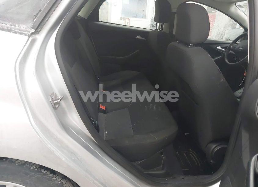 Photo 8 of 2015 Ford Focus SE (VIN 1FADP3K23FL269264)