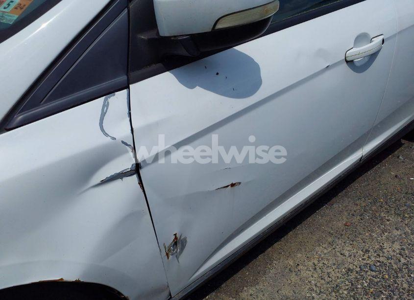 Photo 12 of 2015 Ford Focus SE (VIN 1FADP3K23FL275937)