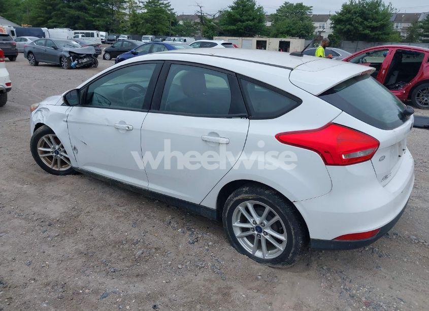 Photo 3 of 2015 Ford Focus SE (VIN 1FADP3K23FL275937)