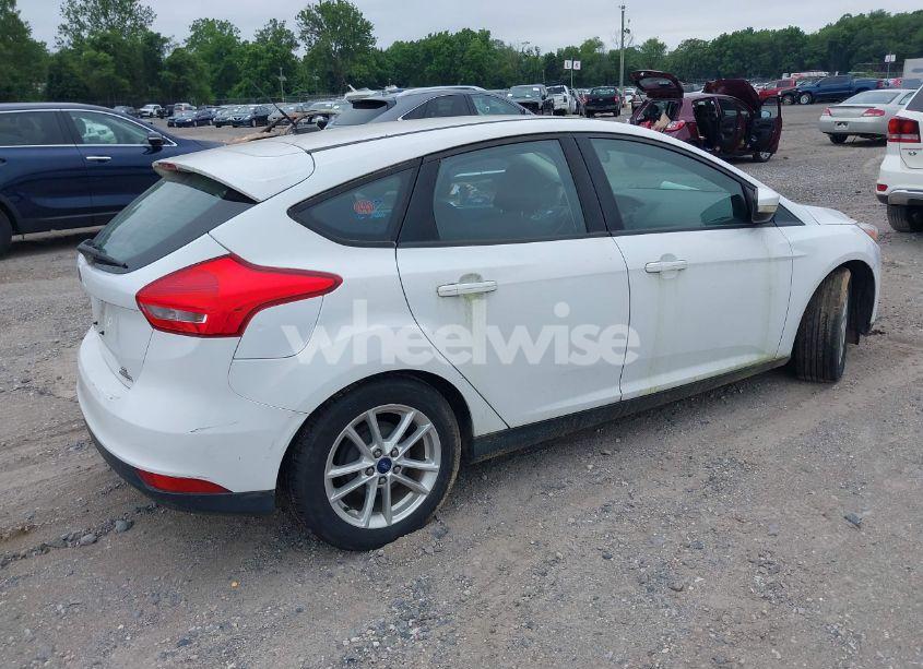 Photo 4 of 2015 Ford Focus SE (VIN 1FADP3K23FL275937)
