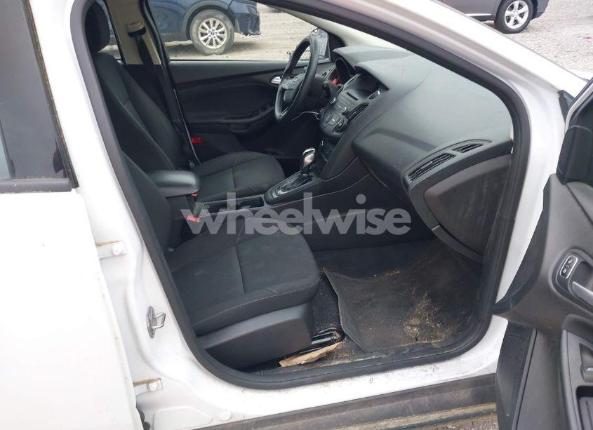 Photo 5 of 2015 Ford Focus SE (VIN 1FADP3K23FL275937)