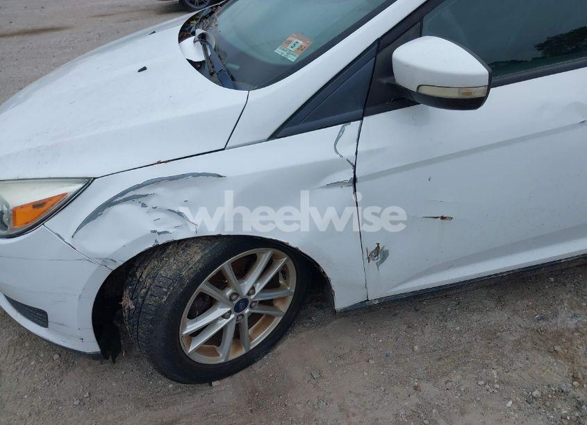 Photo 6 of 2015 Ford Focus SE (VIN 1FADP3K23FL275937)