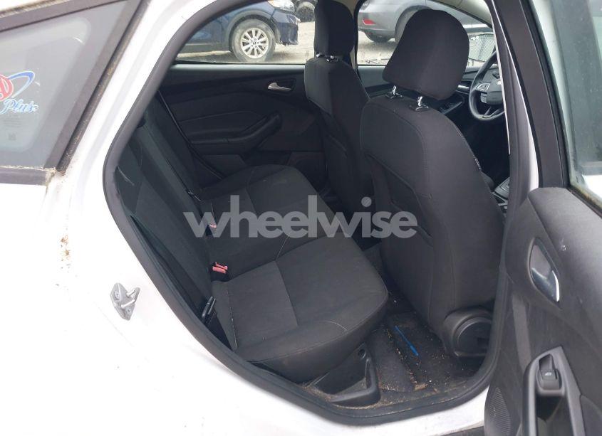 Photo 8 of 2015 Ford Focus SE (VIN 1FADP3K23FL275937)