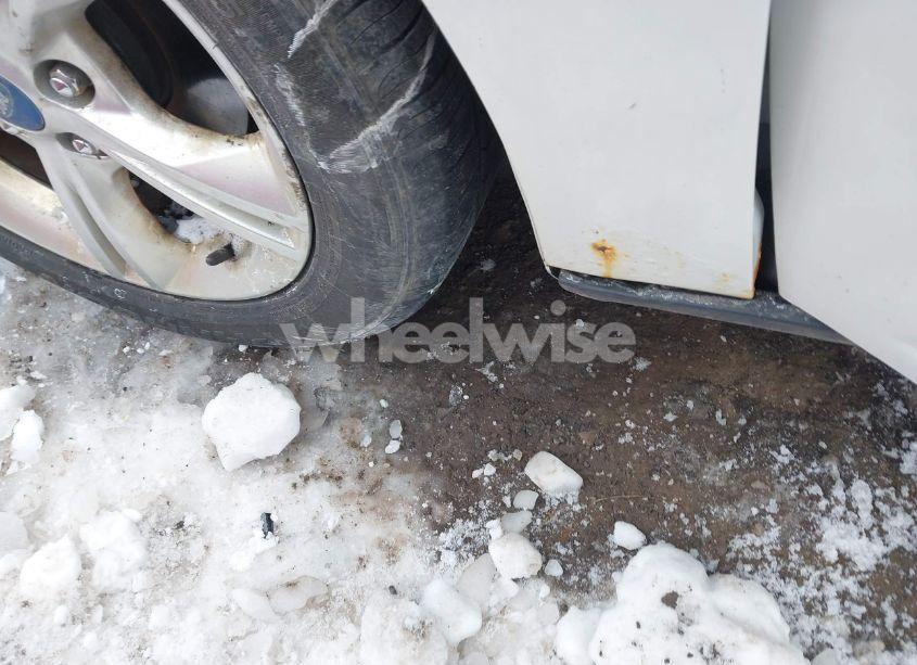 Photo 13 of 2015 Ford Focus SE (VIN 1FADP3K23FL275954)