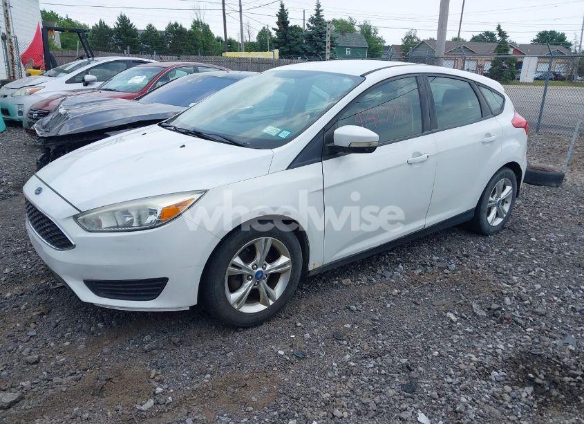 Photo 2 of 2015 Ford Focus SE (VIN 1FADP3K23FL275954)
