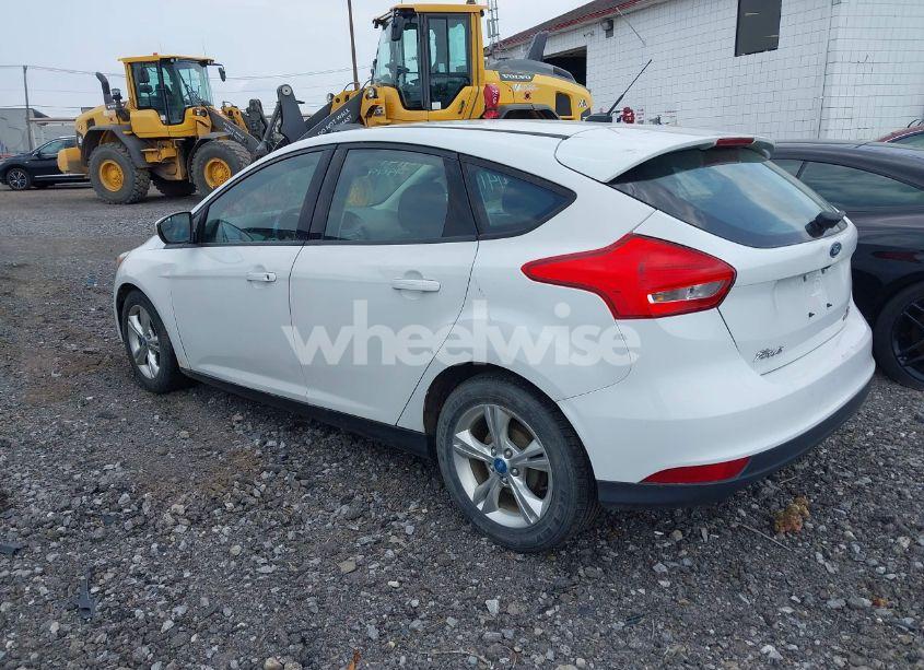 Photo 3 of 2015 Ford Focus SE (VIN 1FADP3K23FL275954)