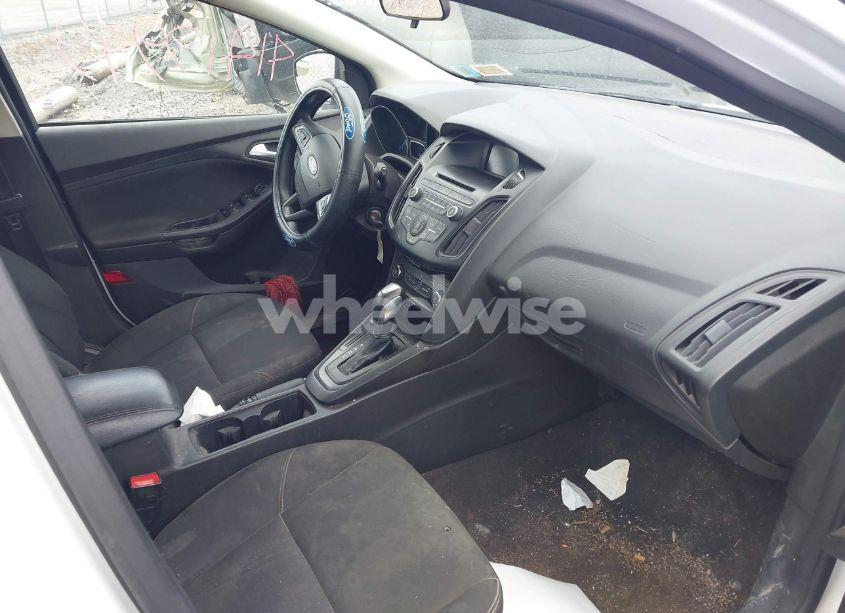 Photo 5 of 2015 Ford Focus SE (VIN 1FADP3K23FL275954)