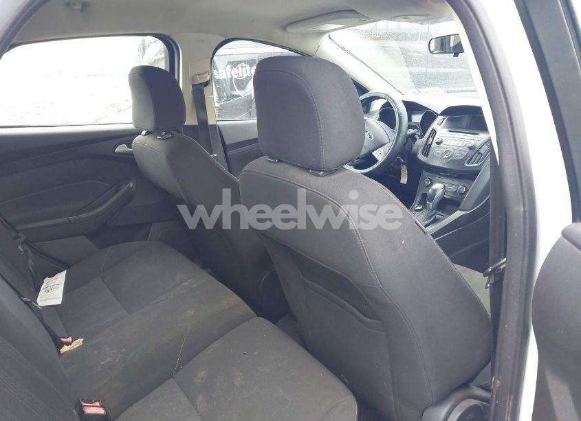 Photo 8 of 2015 Ford Focus SE (VIN 1FADP3K23FL275954)