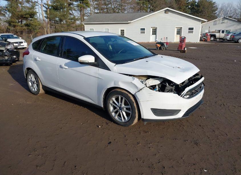 2015 Ford Focus SE (VIN 1FADP3K23FL286291) main photo