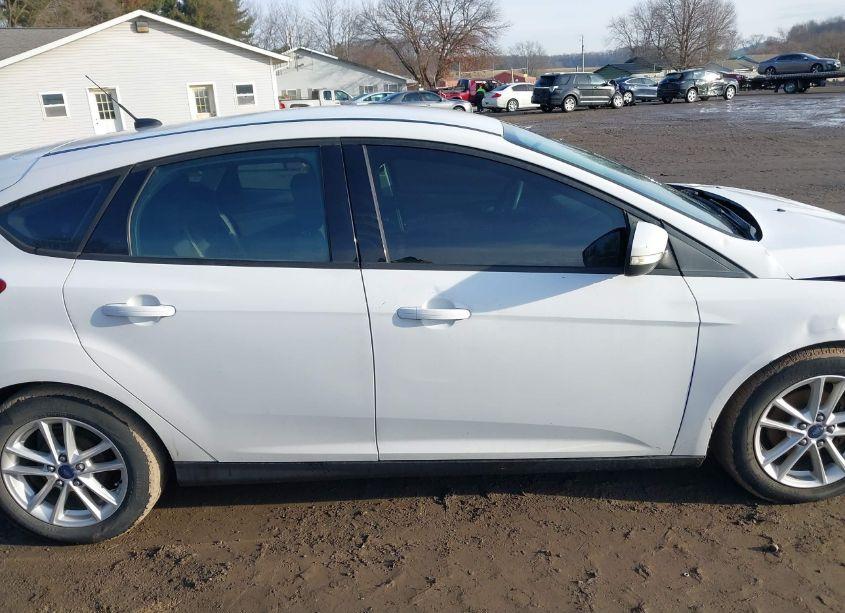 Photo 14 of 2015 Ford Focus SE (VIN 1FADP3K23FL286291)