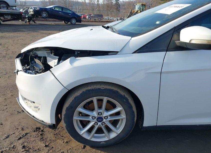 Photo 18 of 2015 Ford Focus SE (VIN 1FADP3K23FL286291)