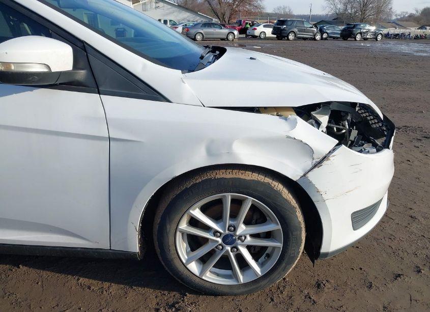Photo 19 of 2015 Ford Focus SE (VIN 1FADP3K23FL286291)