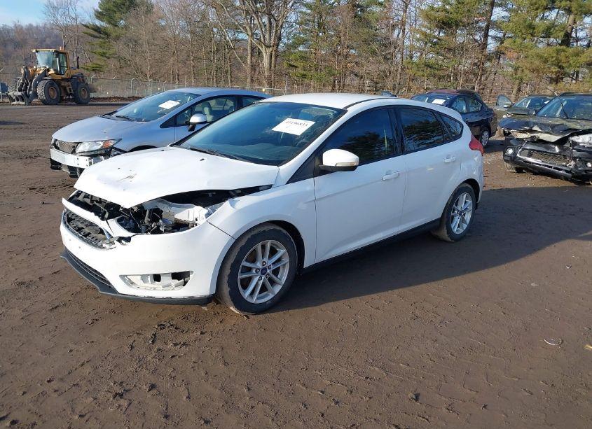 Photo 2 of 2015 Ford Focus SE (VIN 1FADP3K23FL286291)