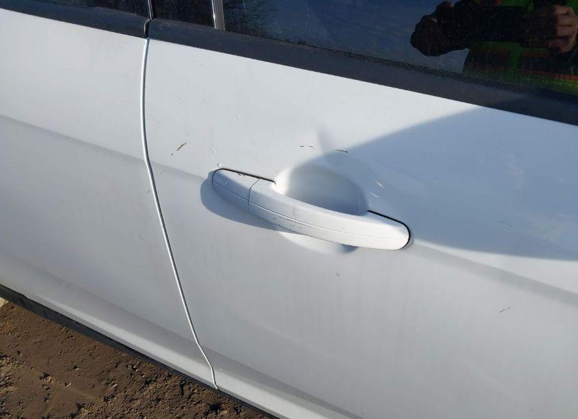 Photo 20 of 2015 Ford Focus SE (VIN 1FADP3K23FL286291)