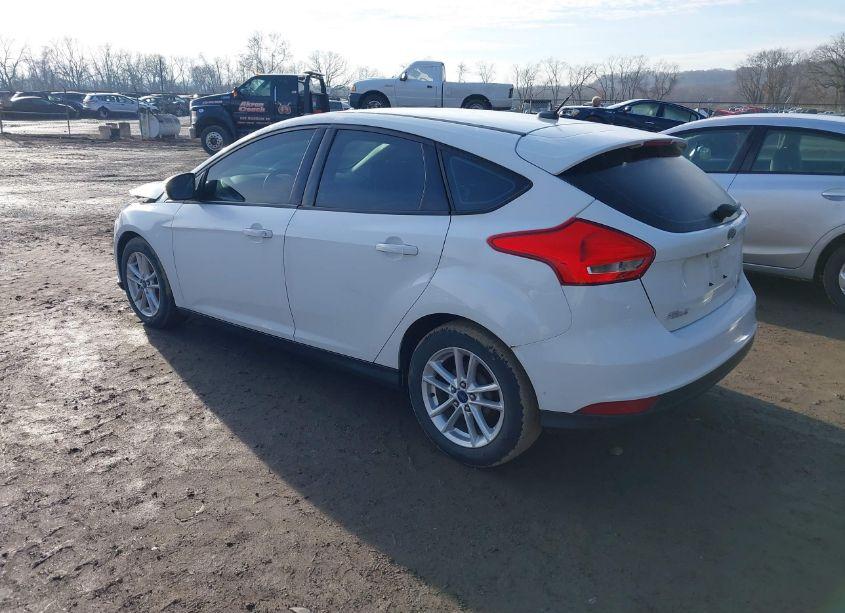 Photo 3 of 2015 Ford Focus SE (VIN 1FADP3K23FL286291)