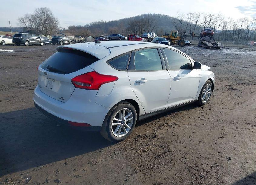 Photo 4 of 2015 Ford Focus SE (VIN 1FADP3K23FL286291)
