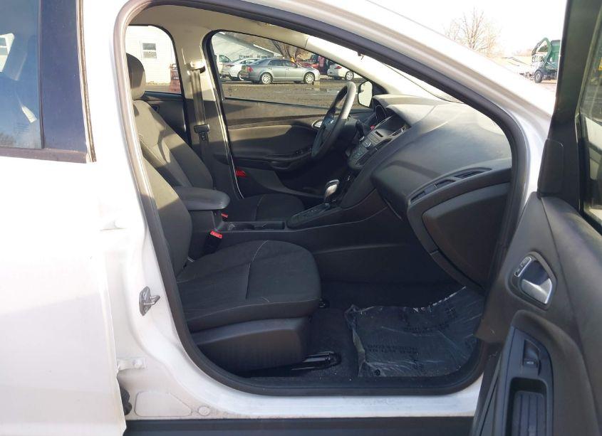 Photo 5 of 2015 Ford Focus SE (VIN 1FADP3K23FL286291)