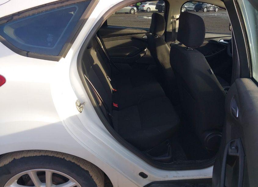 Photo 8 of 2015 Ford Focus SE (VIN 1FADP3K23FL286291)