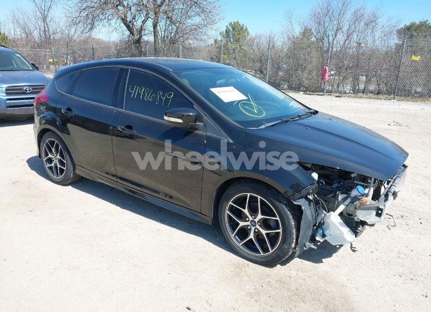 2015 Ford Focus SE (VIN 1FADP3K23FL286825) main photo