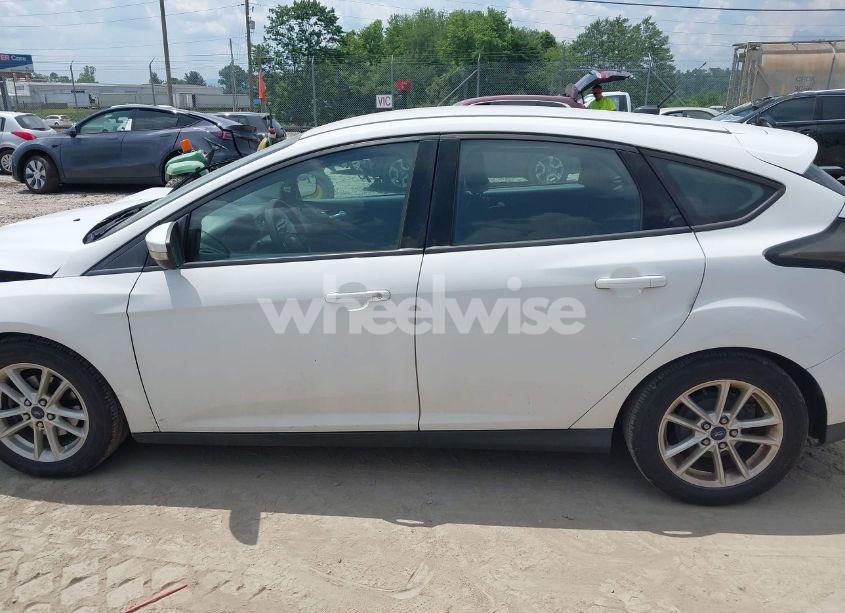 Photo 14 of 2015 Ford Focus SE (VIN 1FADP3K23FL294942)