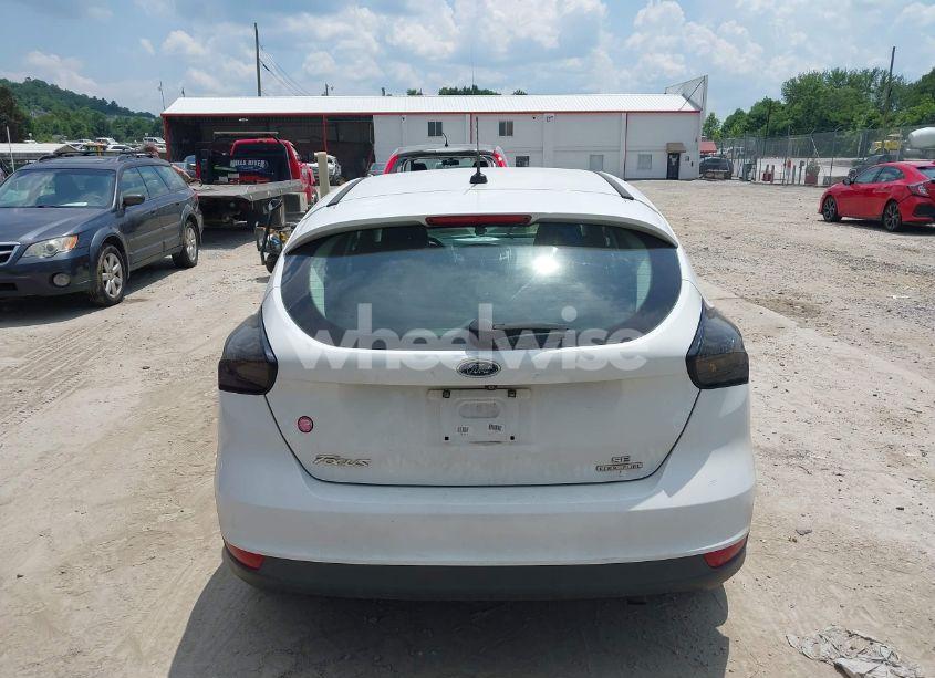 Photo 16 of 2015 Ford Focus SE (VIN 1FADP3K23FL294942)