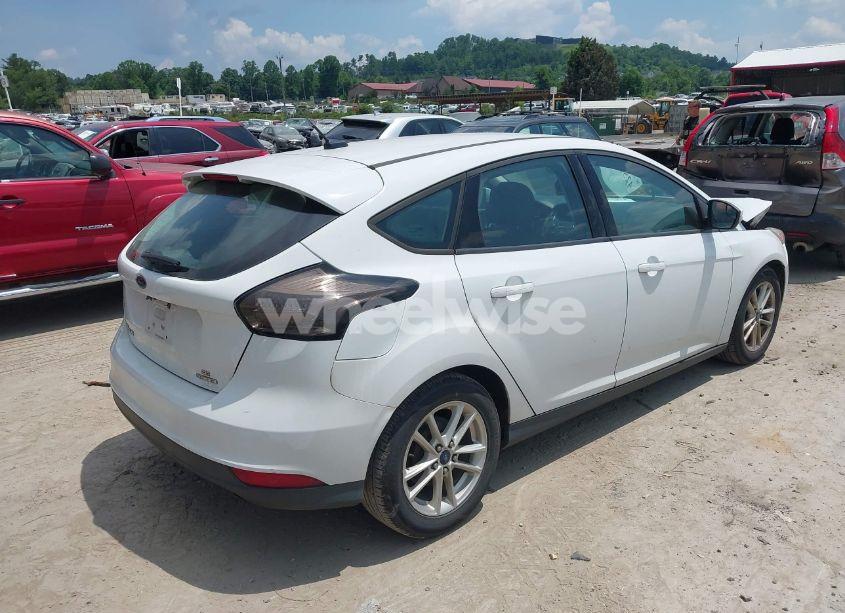 Photo 4 of 2015 Ford Focus SE (VIN 1FADP3K23FL294942)