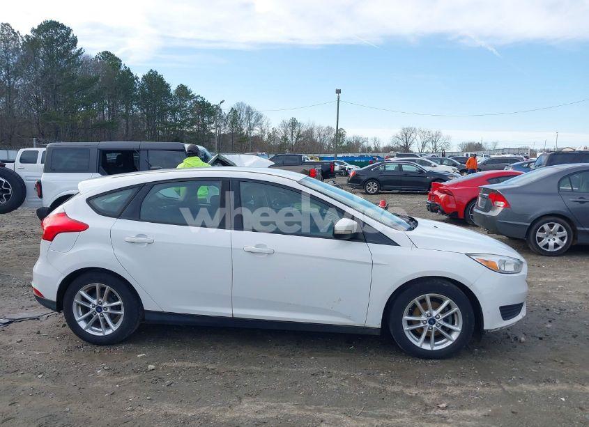 Photo 13 of 2015 Ford Focus SE (VIN 1FADP3K23FL301260)