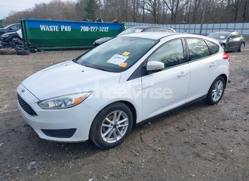 Photo 2 of 2015 Ford Focus SE (VIN 1FADP3K23FL301260)