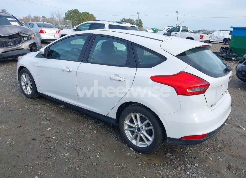 Photo 3 of 2015 Ford Focus SE (VIN 1FADP3K23FL301260)