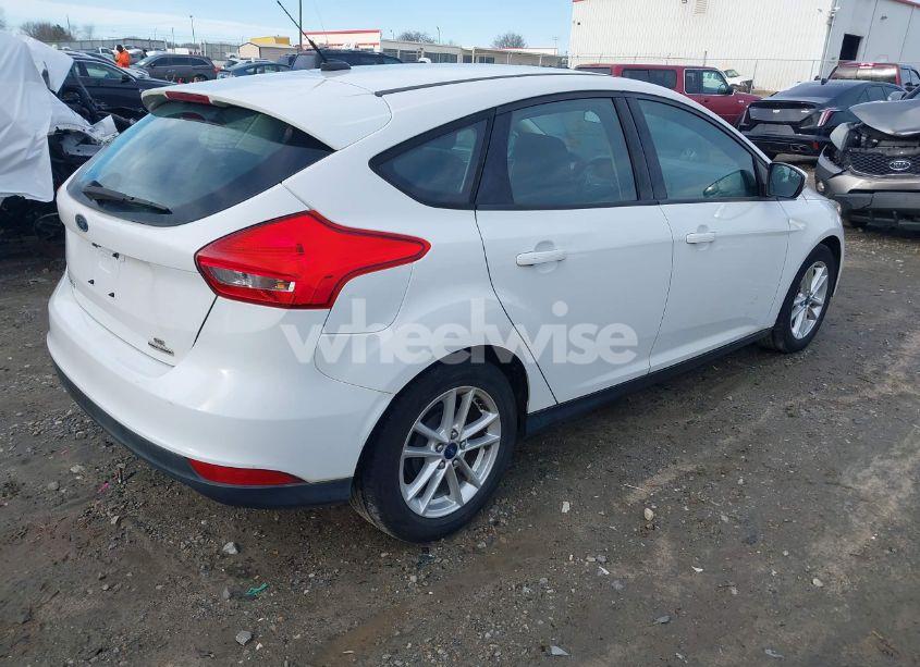 Photo 4 of 2015 Ford Focus SE (VIN 1FADP3K23FL301260)