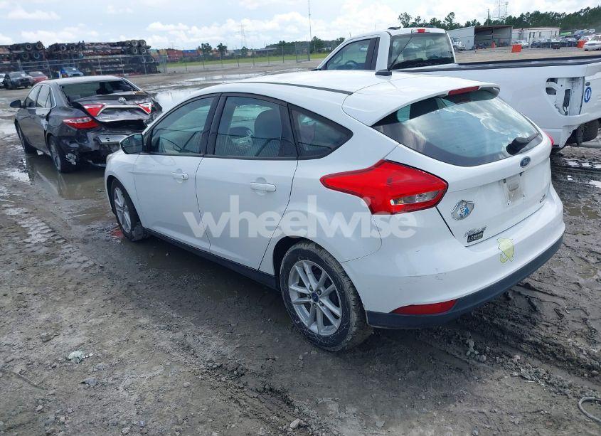 Photo 3 of 2015 Ford Focus SE (VIN 1FADP3K23FL301307)