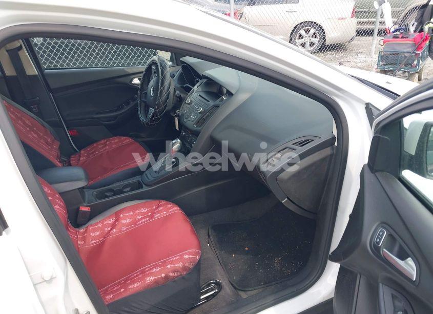 Photo 5 of 2015 Ford Focus SE (VIN 1FADP3K23FL301307)