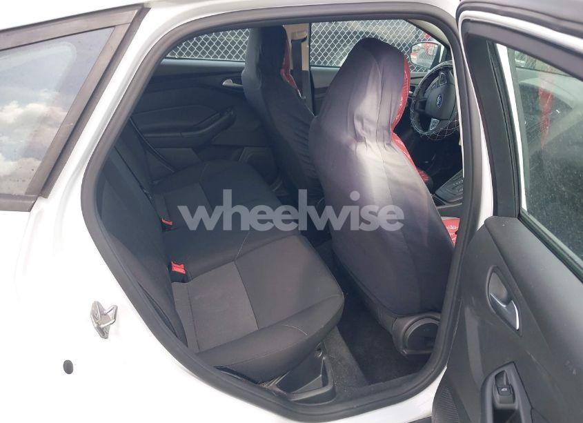 Photo 8 of 2015 Ford Focus SE (VIN 1FADP3K23FL301307)