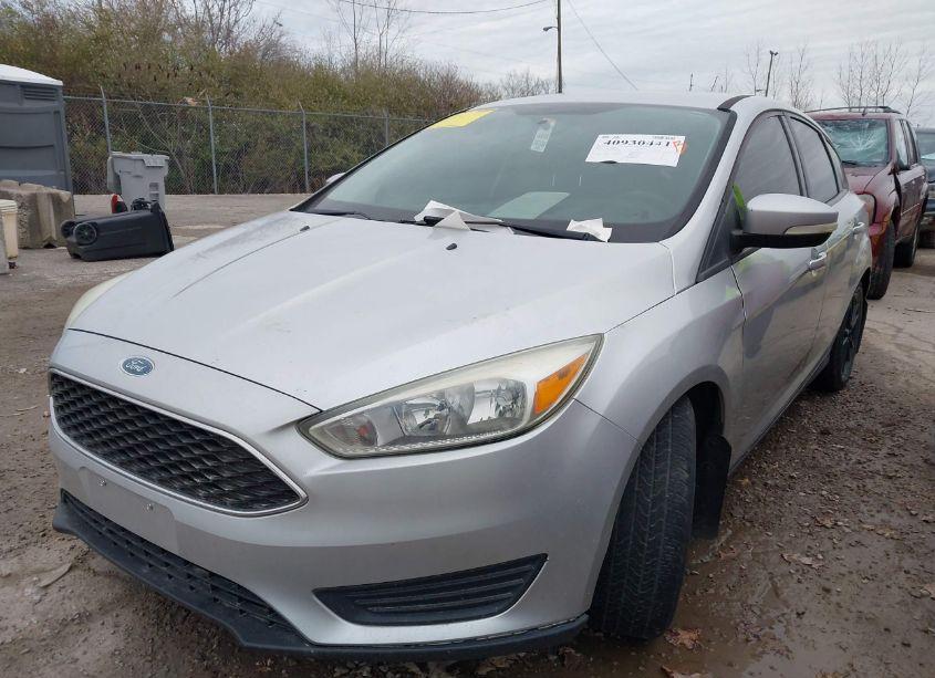 Photo 2 of 2015 Ford Focus SE (VIN 1FADP3K23FL328605)