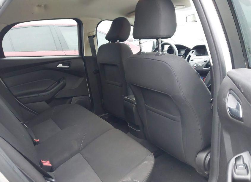 Photo 8 of 2015 Ford Focus SE (VIN 1FADP3K23FL328605)