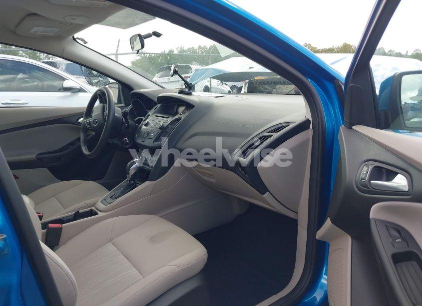 Photo 5 of 2015 Ford Focus SE (VIN 1FADP3K23FL339295)