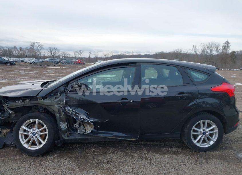 Photo 15 of 2015 Ford Focus SE (VIN 1FADP3K23FL373639)