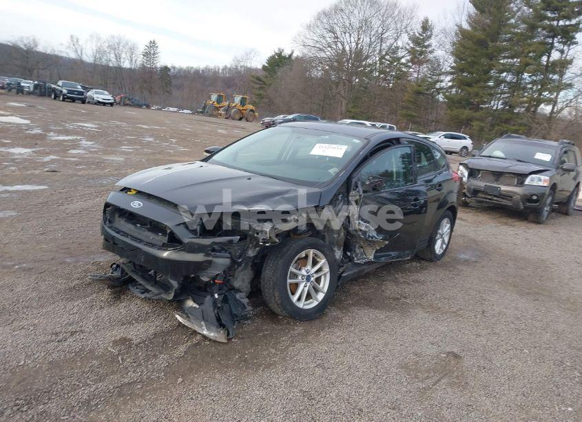 Photo 2 of 2015 Ford Focus SE (VIN 1FADP3K23FL373639)