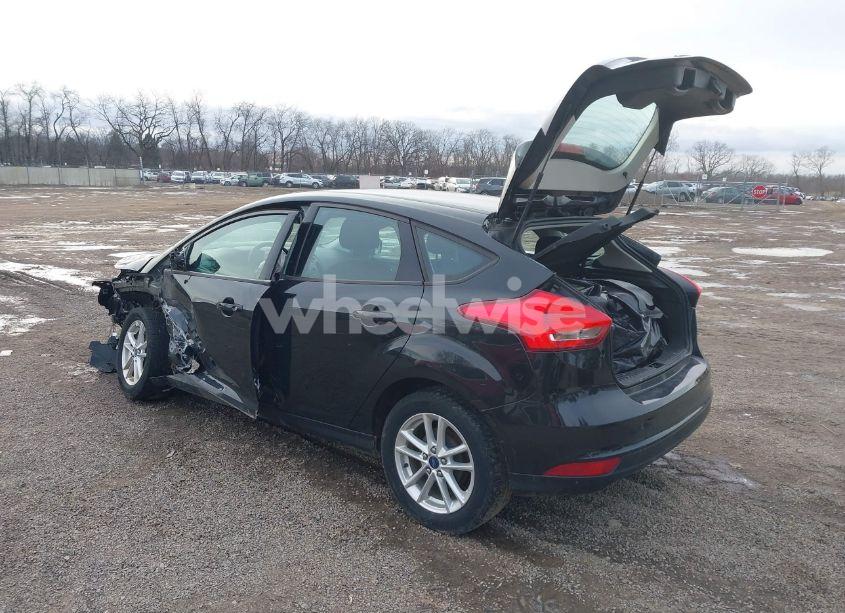 Photo 3 of 2015 Ford Focus SE (VIN 1FADP3K23FL373639)