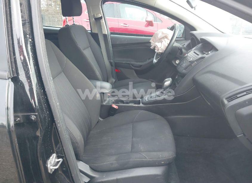 Photo 5 of 2015 Ford Focus SE (VIN 1FADP3K23FL373639)