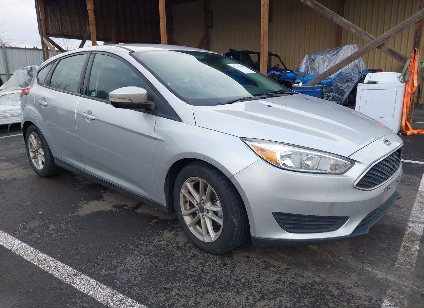 2016 Ford Focus SE (VIN 1FADP3K23GL203685) main photo