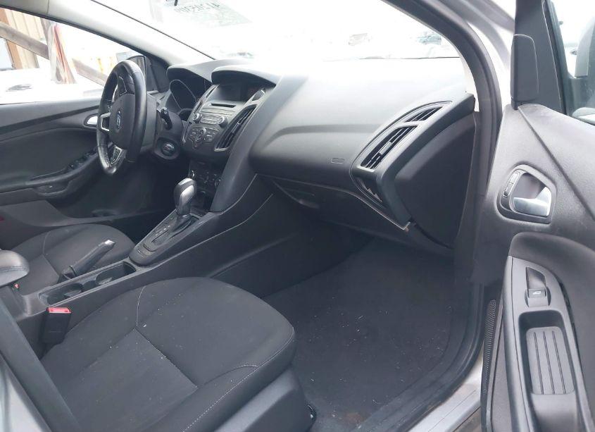 Photo 5 of 2016 Ford Focus SE (VIN 1FADP3K23GL203685)