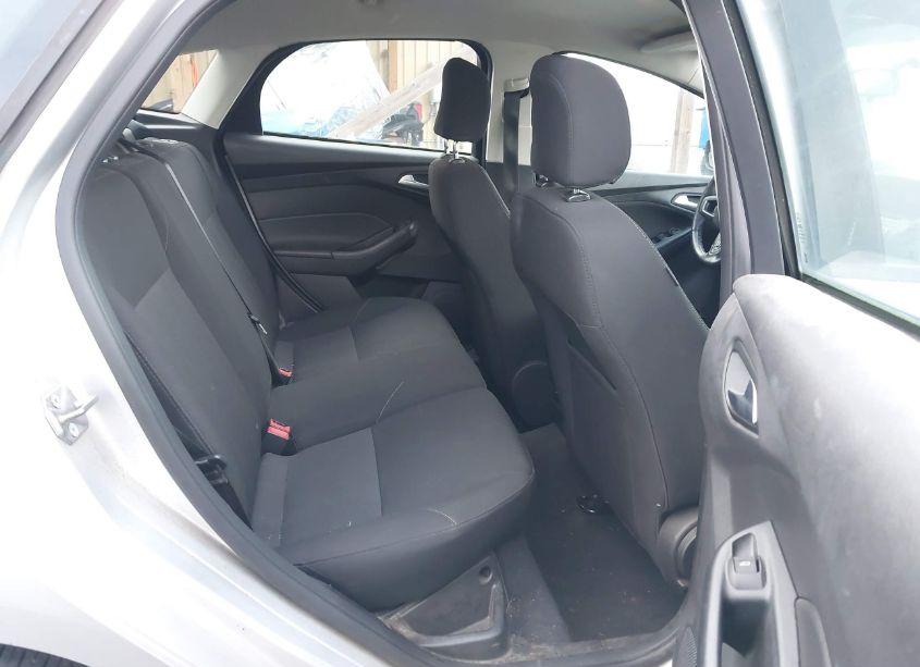 Photo 8 of 2016 Ford Focus SE (VIN 1FADP3K23GL203685)