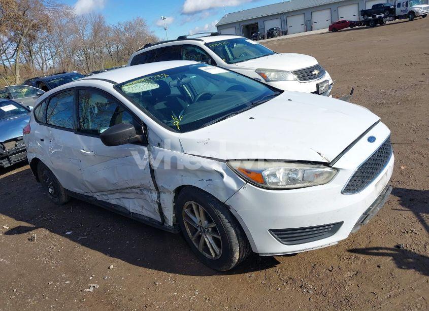 2016 Ford Focus SE (VIN 1FADP3K23GL224861) main photo